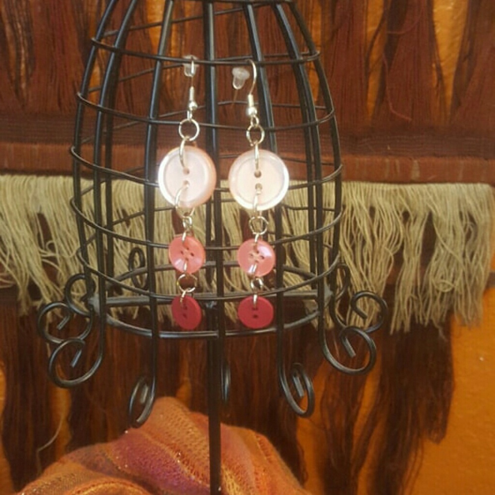 Shades of pink vintage earrings.